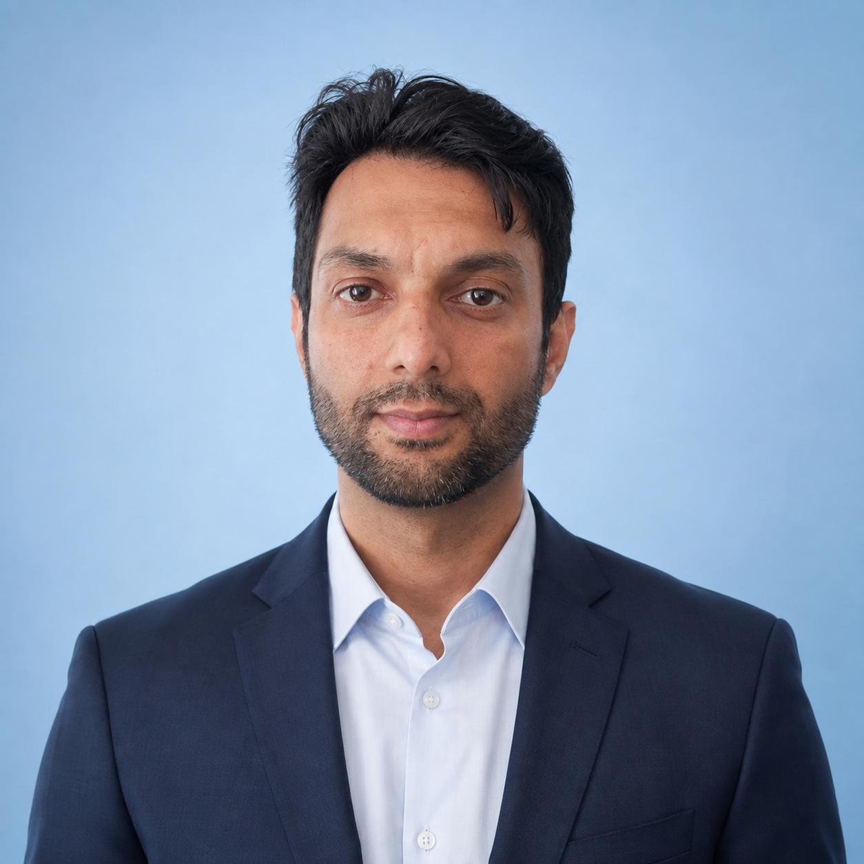Portrait of the creator of data.plus.ai against a light blue background